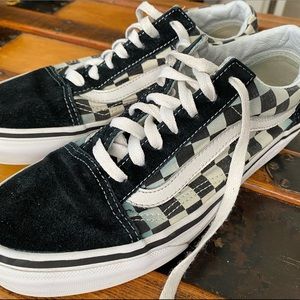 Low Top Old Skool Checkered Vans